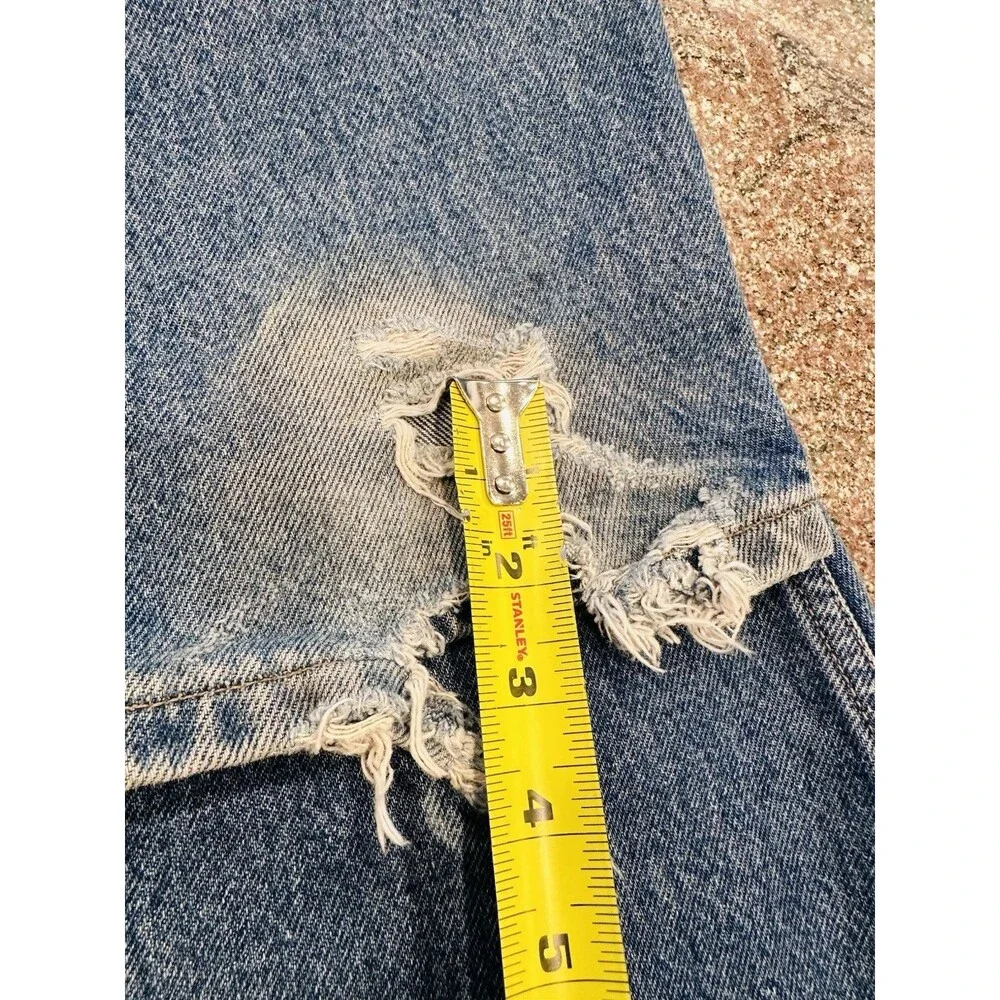 Levis levis 977